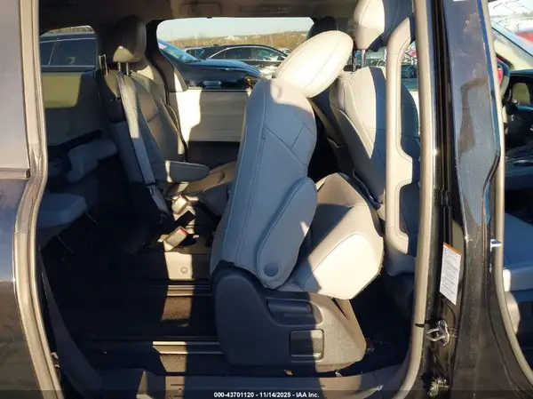 5TDYRKEC1PS157065 2023 TOYOTA SIENNA - Image 8
