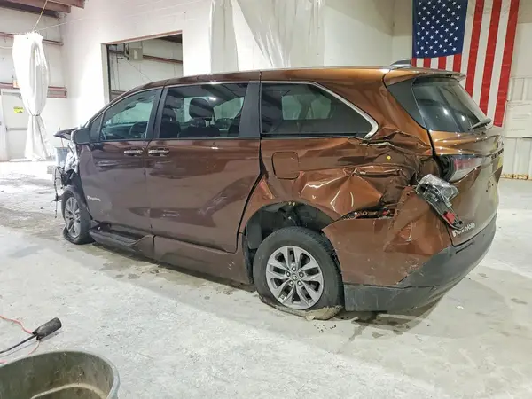 5TDYRKEC1PS158524 2023 TOYOTA SIENNA - Image 2