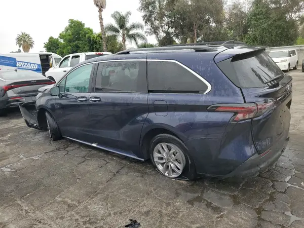 5TDYRKEC1PS164355 2023 TOYOTA SIENNA - Image 2