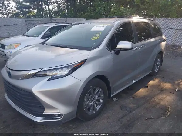 5TDYRKEC1PS166459 2023 TOYOTA SIENNA - Image 2