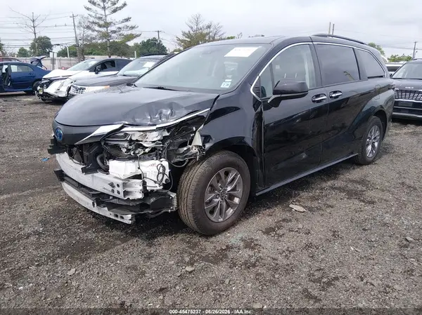 5TDYRKEC1PS168647 2023 TOYOTA SIENNA - Image 2