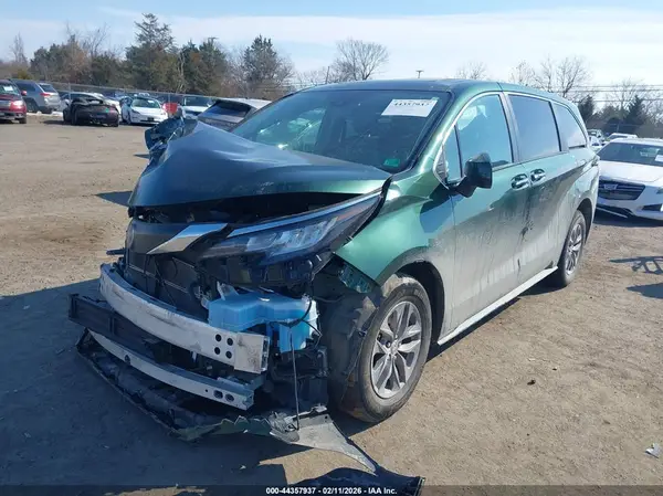 5TDYRKEC1PS172715 2023 TOYOTA SIENNA - Image 2