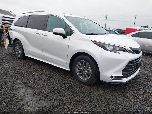 5TDYRKEC1RS181434 2024 TOYOTA SIENNA - Image 1
