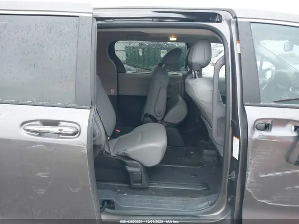5TDYRKEC1RS212519 2024 TOYOTA SIENNA - Image 8