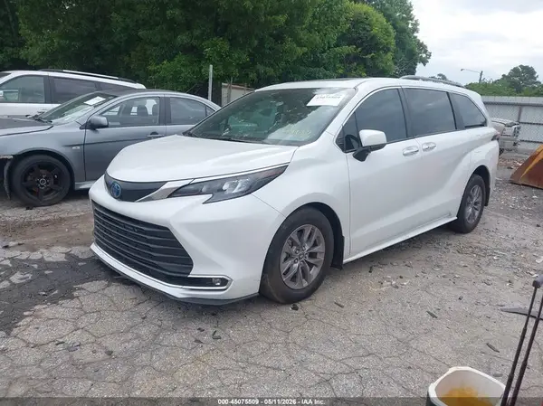 5TDYRKEC1RS214139 2024 TOYOTA SIENNA - Image 2