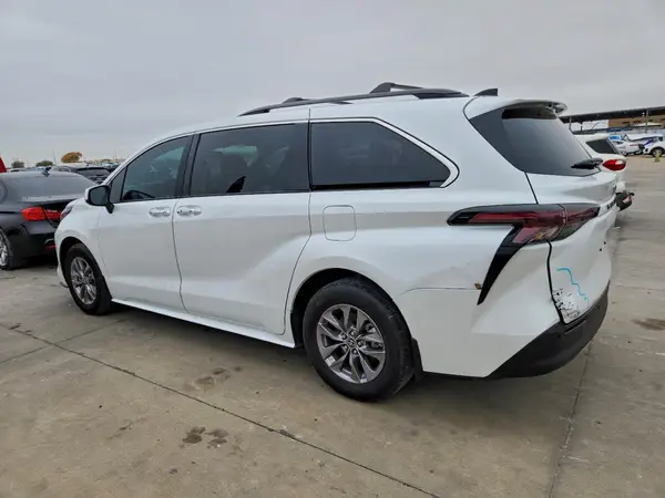5TDYRKEC1RS219079 2024 TOYOTA SIENNA - Image 2