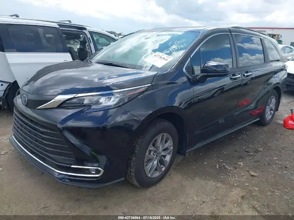 5TDYRKEC1RS220734 2024 TOYOTA SIENNA - Image 2