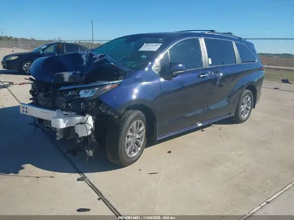 5TDYRKEC1SS225177 2025 TOYOTA SIENNA - Image 2
