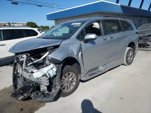 5TDYRKEC1SS225387 2025 TOYOTA SIENNA - Image 1