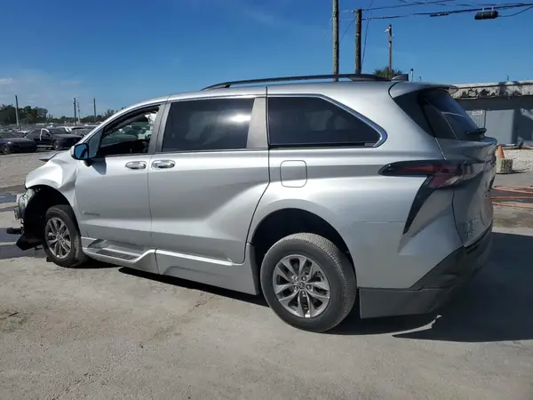 5TDYRKEC1SS225387 2025 TOYOTA SIENNA - Image 2