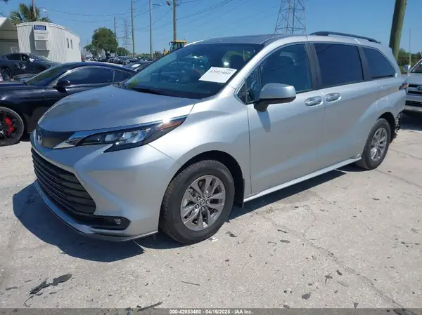 5TDYRKEC1SS240715 2025 TOYOTA SIENNA - Image 2