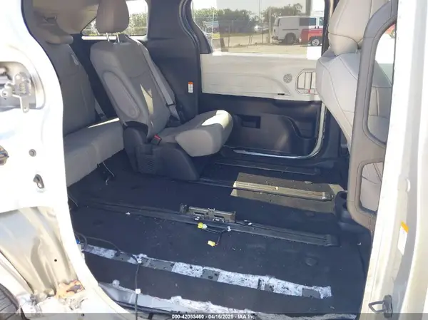 5TDYRKEC1SS240715 2025 TOYOTA SIENNA - Image 8