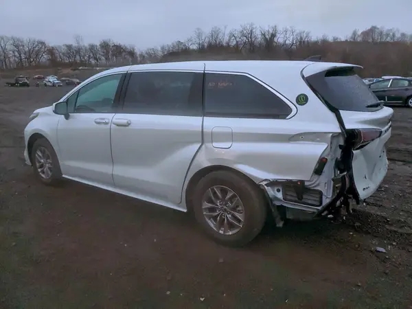 5TDYRKEC1SS244974 2025 TOYOTA SIENNA - Image 2