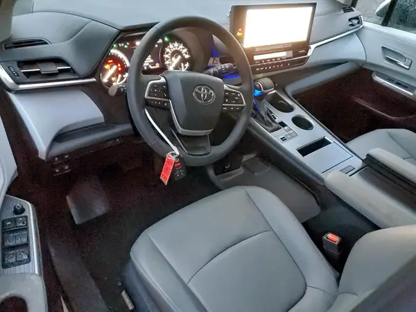 5TDYRKEC1SS244974 2025 TOYOTA SIENNA - Image 8