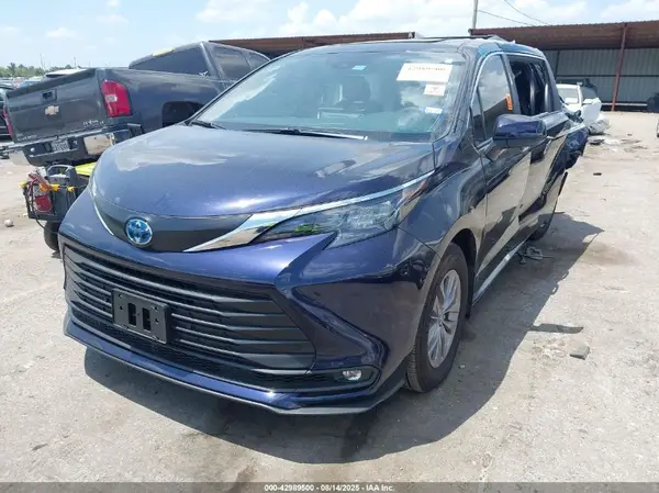 5TDYRKEC1SS255652 2025 TOYOTA SIENNA - Image 2