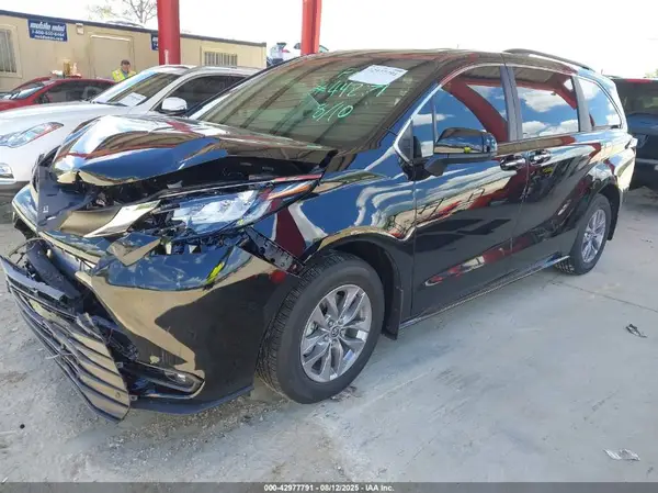 5TDYRKEC1SS269020 2025 TOYOTA SIENNA - Image 2