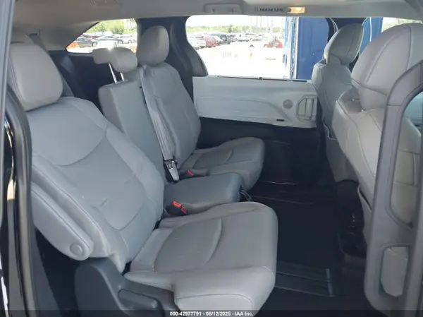 5TDYRKEC1SS269020 2025 TOYOTA SIENNA - Image 8