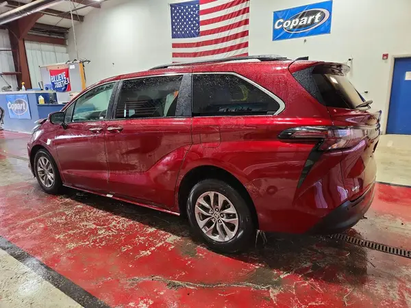 5TDYRKEC1TS293593 2026 TOYOTA SIENNA - Image 2