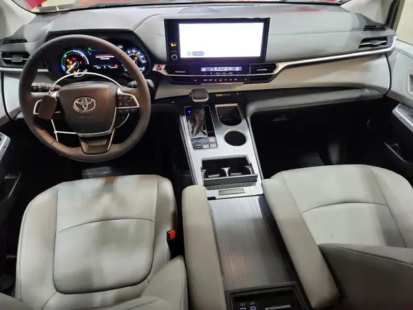 5TDYRKEC1TS293593 2026 TOYOTA SIENNA - Image 8