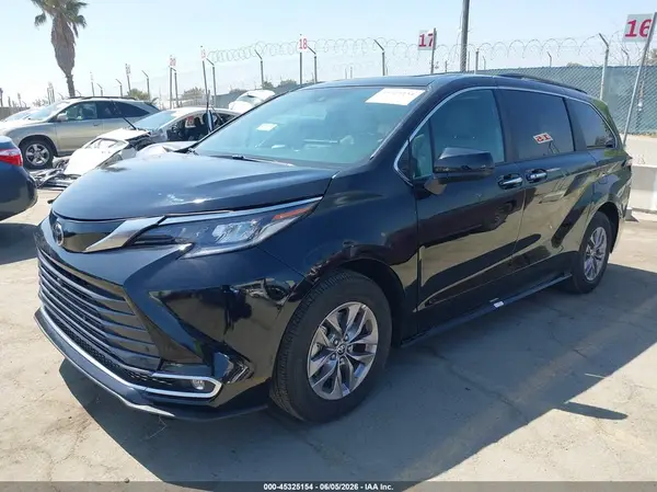 5TDYRKEC1TS294176 2026 TOYOTA SIENNA - Image 2