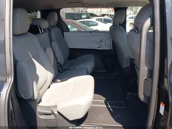 5TDYRKEC1TS294176 2026 TOYOTA SIENNA - Image 8