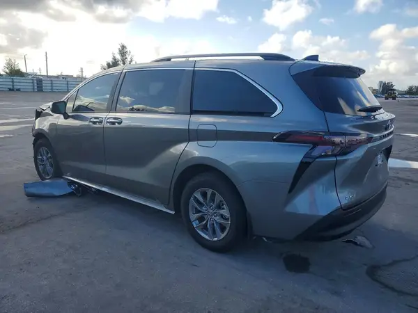 5TDYRKEC1TS296297 2026 TOYOTA SIENNA - Image 2