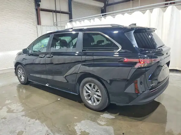 5TDYRKEC1TS299331 2026 TOYOTA SIENNA - Image 2