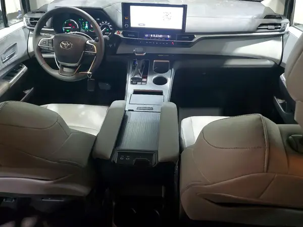 5TDYRKEC1TS299331 2026 TOYOTA SIENNA - Image 8