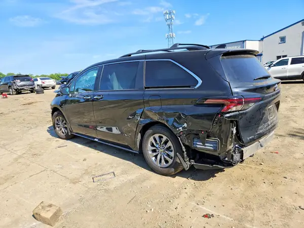 5TDYRKEC1TS304575 2026 TOYOTA SIENNA - Image 2