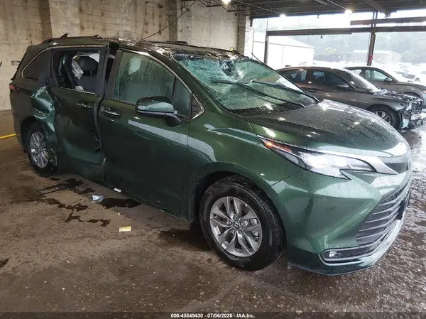 5TDYRKEC1TS315401 2026 TOYOTA SIENNA - Image 1