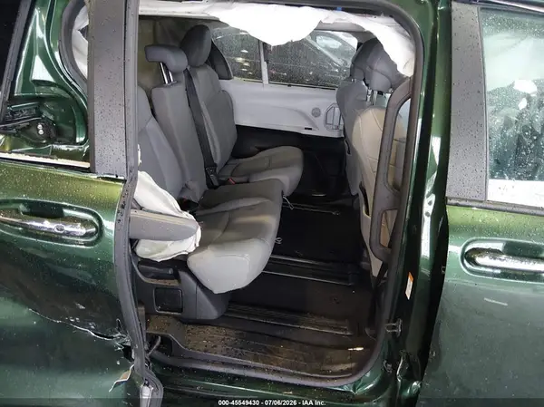 5TDYRKEC1TS315401 2026 TOYOTA SIENNA - Image 8
