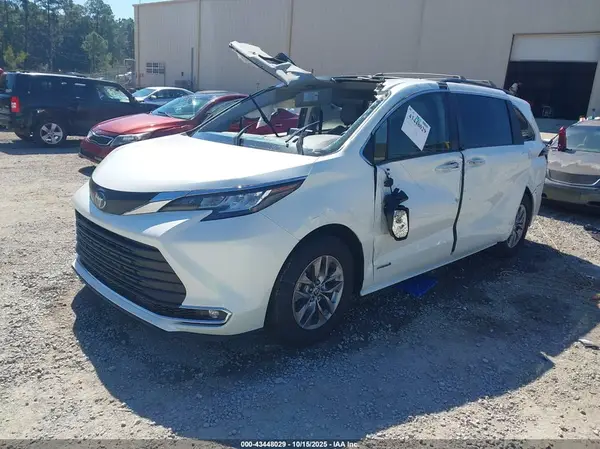 5TDYRKEC2MS003444 2021 TOYOTA SIENNA - Image 2