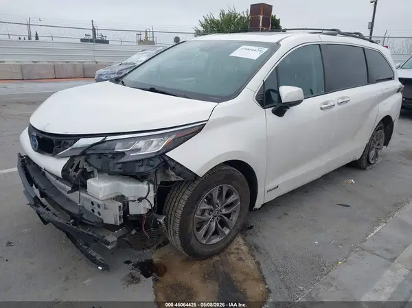 5TDYRKEC2MS021426 2021 TOYOTA SIENNA - Image 2