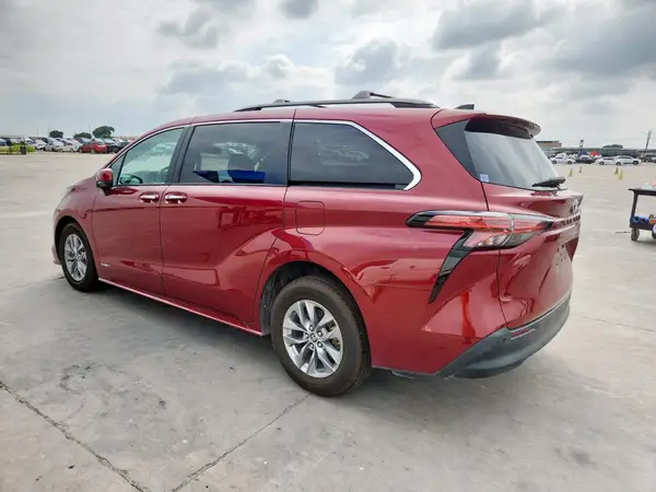 5TDYRKEC2MS040039 2021 TOYOTA SIENNA - Image 2