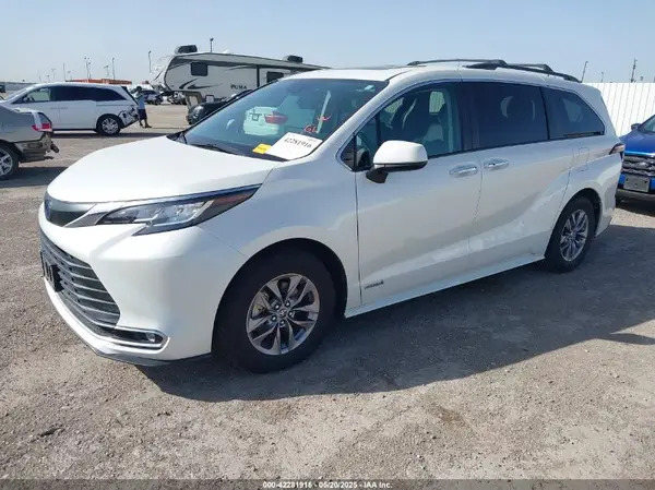 5TDYRKEC2MS041417 2021 TOYOTA SIENNA - Image 2