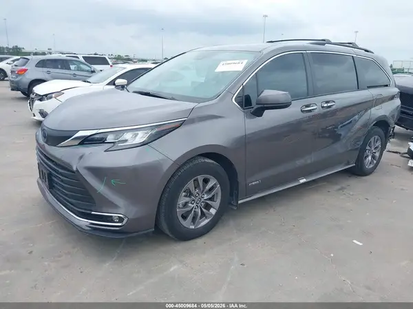5TDYRKEC2MS042860 2021 TOYOTA SIENNA - Image 2