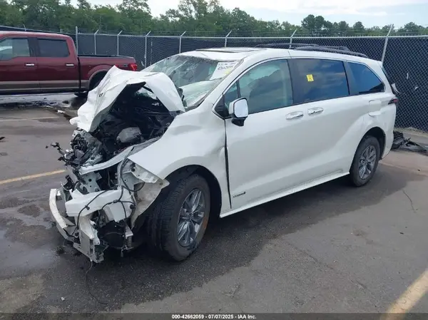 5TDYRKEC2MS049243 2021 TOYOTA SIENNA - Image 2