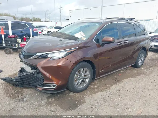 5TDYRKEC2MS064504 2021 TOYOTA SIENNA - Image 2