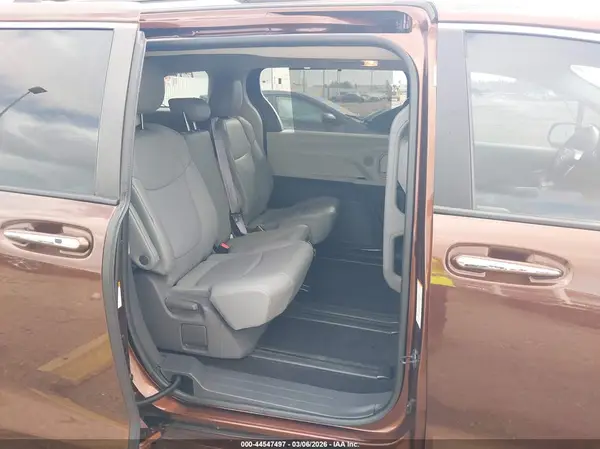 5TDYRKEC2MS064504 2021 TOYOTA SIENNA - Image 8
