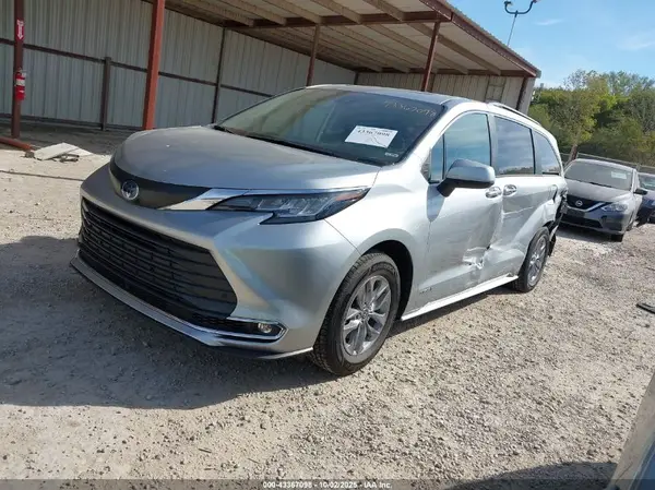 5TDYRKEC2MS070447 2021 TOYOTA SIENNA - Image 2
