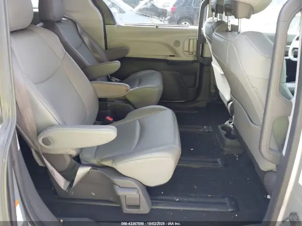 5TDYRKEC2MS070447 2021 TOYOTA SIENNA - Image 8