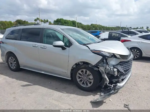5TDYRKEC2MS072800 2021 TOYOTA SIENNA - Image 1