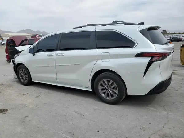 5TDYRKEC2NS085483 2022 TOYOTA SIENNA - Image 2