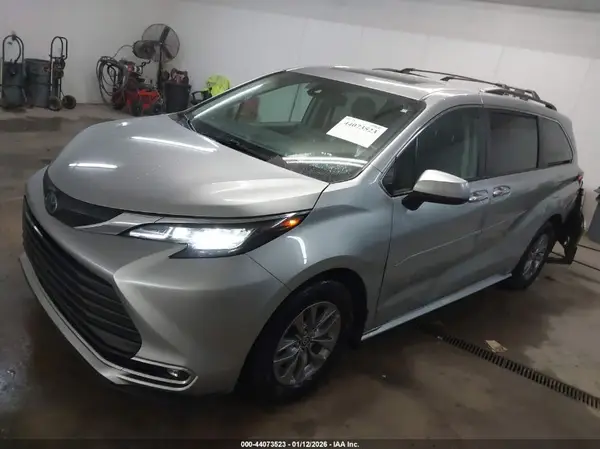 5TDYRKEC2NS087332 2022 TOYOTA SIENNA - Image 2