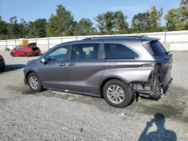 5TDYRKEC2NS088173 2022 TOYOTA SIENNA - Image 2