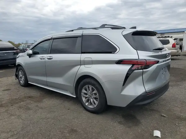 5TDYRKEC2NS094295 2022 TOYOTA SIENNA - Image 2
