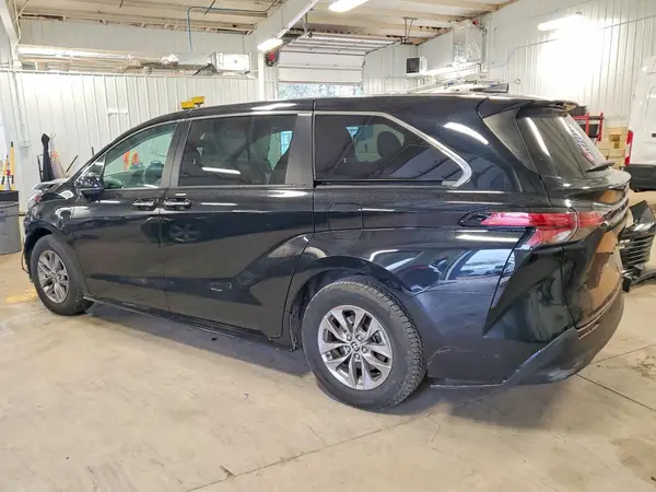 5TDYRKEC2NS100497 2022 TOYOTA SIENNA - Image 2