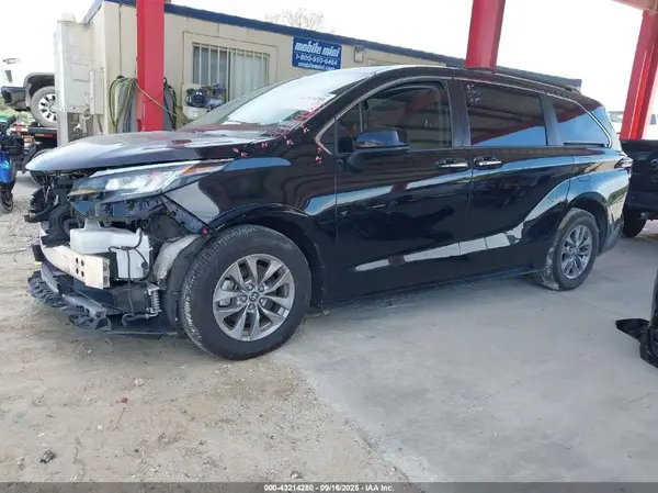 5TDYRKEC2NS101472 2022 TOYOTA SIENNA - Image 2