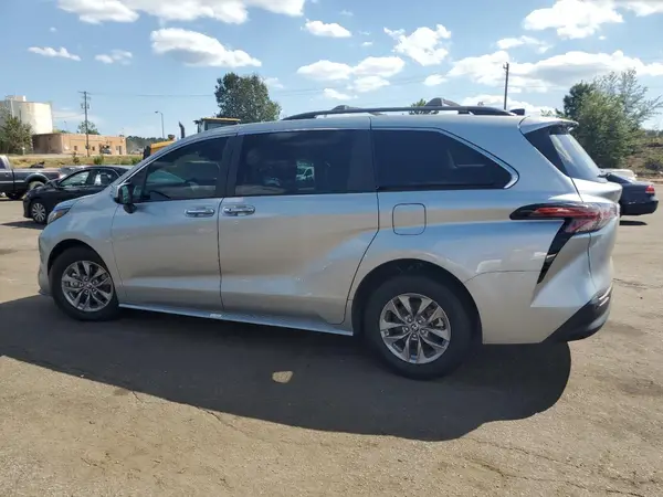 5TDYRKEC2NS103335 2022 TOYOTA SIENNA - Image 2