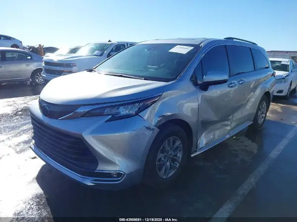 5TDYRKEC2NS118823 2022 TOYOTA SIENNA - Image 2